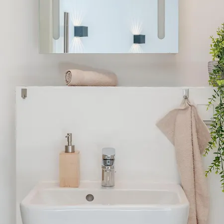 Spacestays Bunker Messe Wi-fi Tv דירה אסן